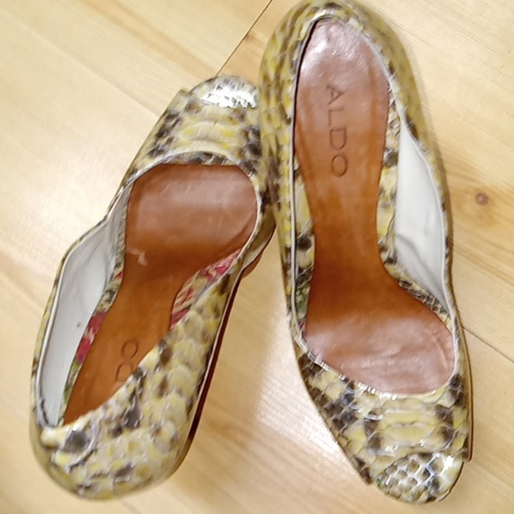 Aldo 39  Snakeskin and Floral open toe pumps ♥ 3/$40​ - Picture 3 of 10